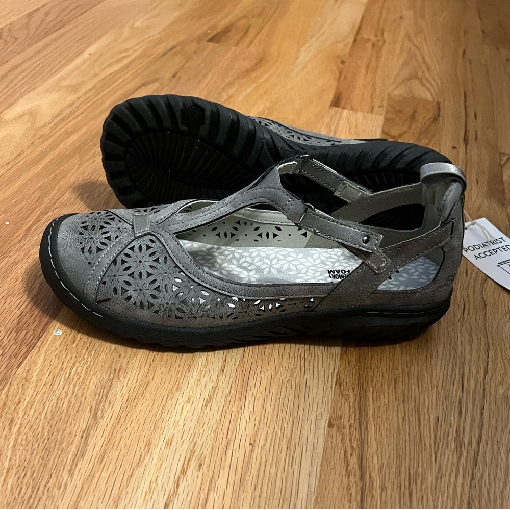 Daffodil JBU by Jambu shoes size 6.5